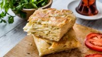 Misafirlerinize Sunabileceğiniz 7 Nefis Pratik Börek Tarifi