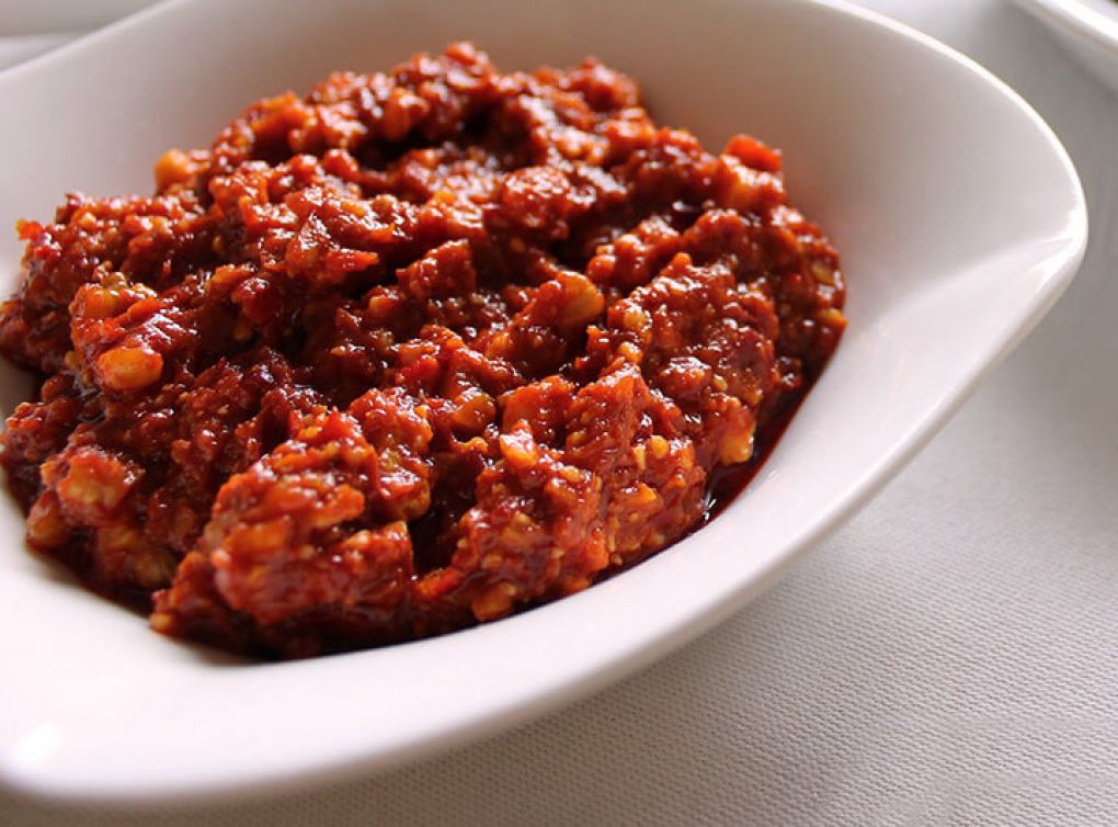 Acılı Ezme Salatası