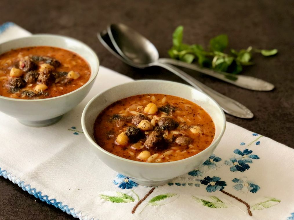 Ana Yemek Kıvamında Köfteli Nohutlu Çorba
