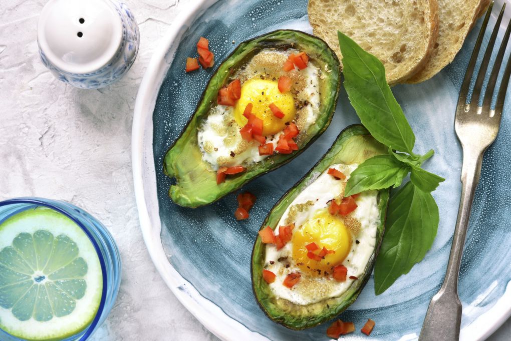 Avokadolu Çanağında Yumurta