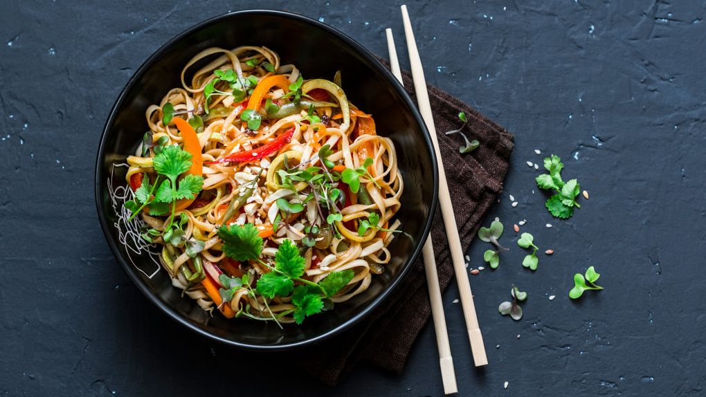 Bizim Makarnanın Pirinç Hali: Sebzeli Noodle