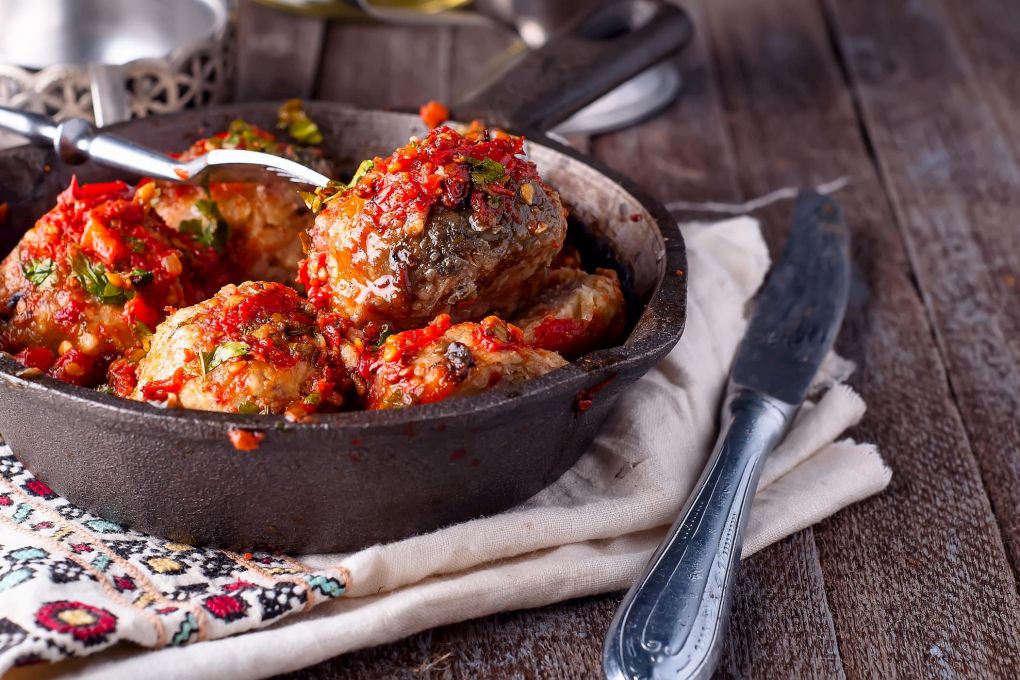 Domates Soslu Köfte