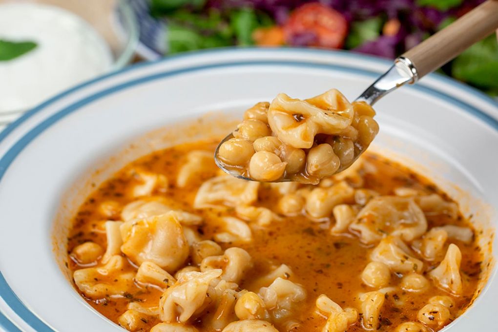 Ekşili Nohutlu Mantı