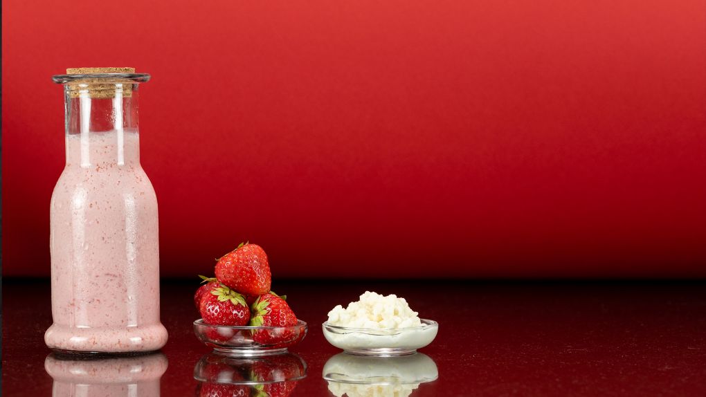 Ev Yapımı Çilekli Kefir