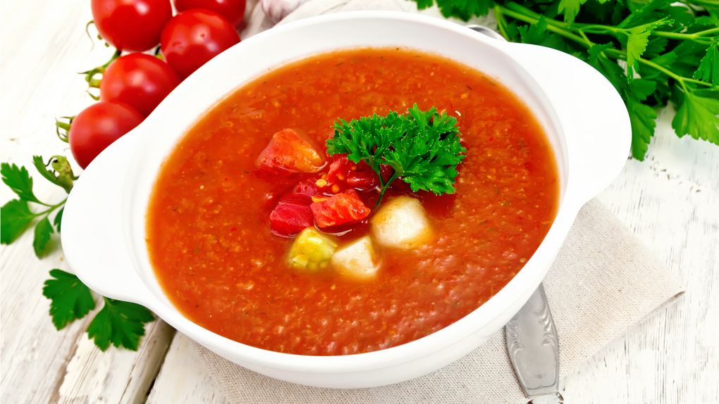 Soğuk Domates Çorbası: Gazpacho Çorbası