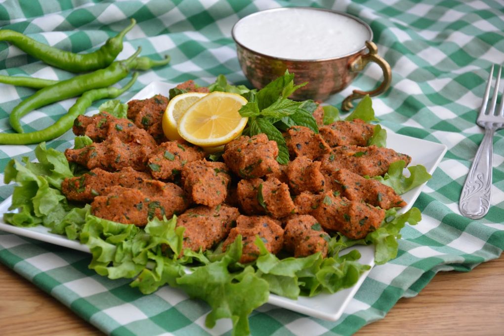 Herkes Sever Onu Etli Çiğ Köfte