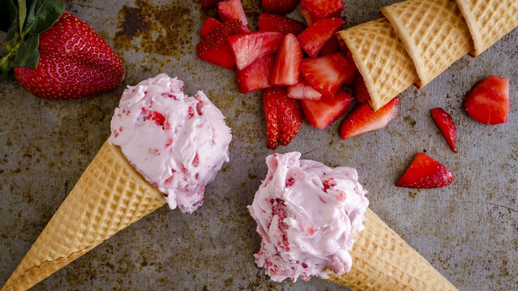 Mis Kokulu Çilekli Dondurma