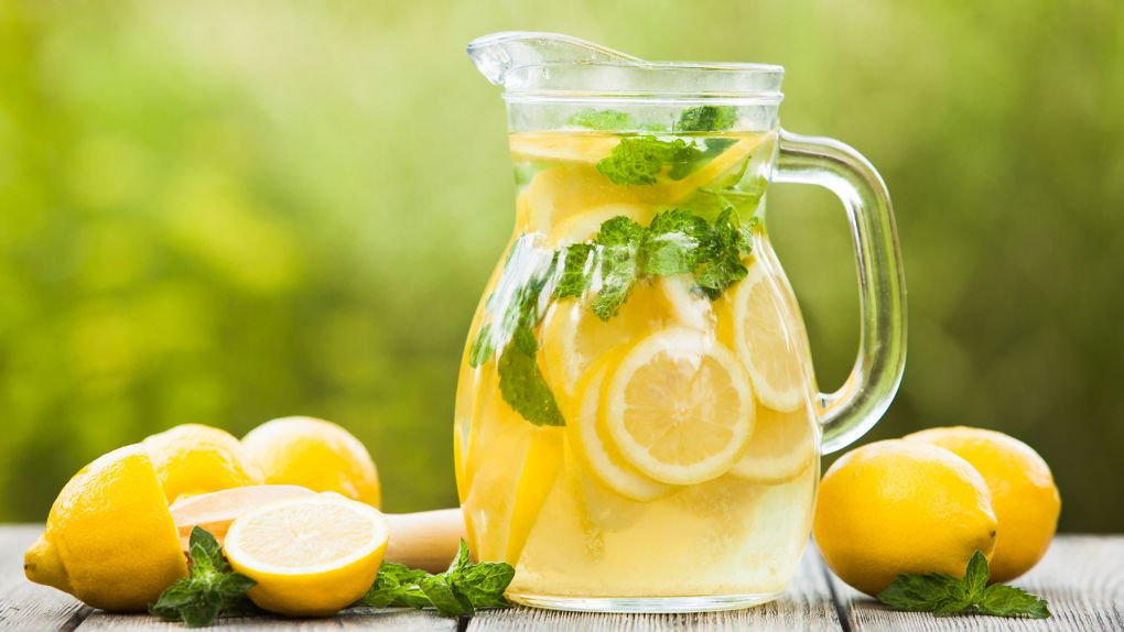Yaz Aylarının Ferahlatıcı İçeceği: Limonata