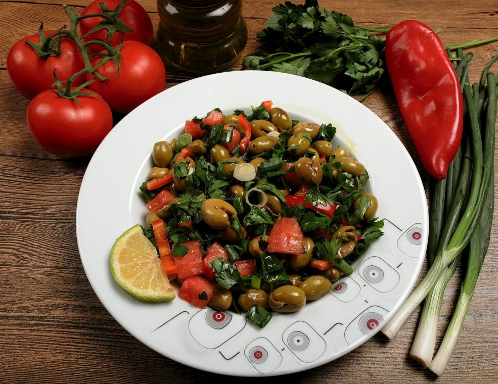 Yeşil Zeytin Salatası